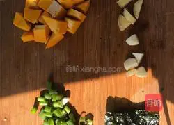 Illustration of how to make pumpkin, seaweed and egg drop soup 1