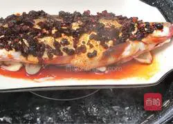 Illustration of how to make steamed white beans with black bean sauce 8