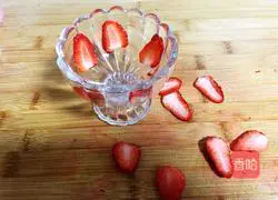 Strawberry Banana Smoothie Recipe Illustration 6