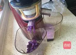 Illustration of how to make purple cabbage hand-rolled noodles 3