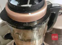 Illustration of how to make Xinjiang specialty milk tea (with milk skin attached) 6