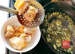 Illustration of how to make braised chicken with cabbage 4