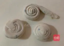 Illustration of how to make hot noodles and scallion pancakes 9