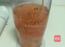 Illustration of how to make carrot juice 4