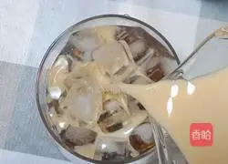 Illustration of how to make pearl milk tea 15