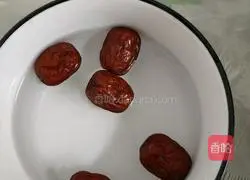 Illustration of how to make pumpkin flower steamed buns 12