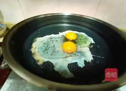 Illustration of how to make crucian carp and egg soup 3