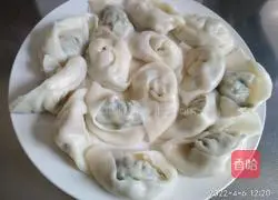 Illustration of how to make shepherd's purse and egg dumplings 17