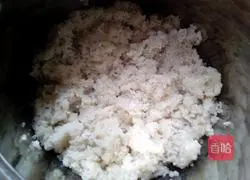 Illustration of making homemade sweet wine 8