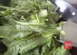 Illustration of how to make garlic-fried lettuce 5