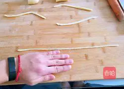 Illustration of how to make crispy twists 13