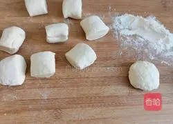 Illustration of how to make steamed cabbage and pork buns 10