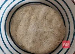 Illustration of how to make black bean dregs cake 9