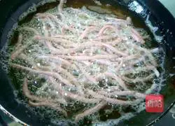 Illustration of how to make fried snacks 16