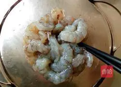 Illustration of how to make butter shrimp pasta 2