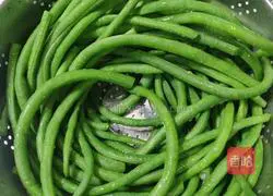 Illustration of how to make steamed buns stuffed with beans and minced meat 4