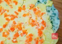 Illustration of how to make two-color egg rolls 6