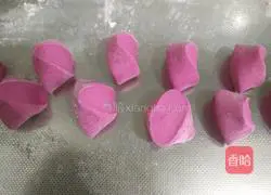 Illustration of how to make purple buns 9