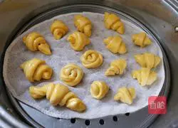 Baby Pumpkin Croissants Recipe Illustration 2