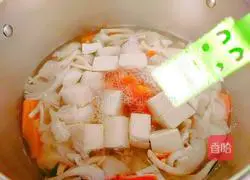 Illustration of how to make mushroom and tofu soup 10