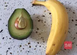 Avocado Banana Milkshake Recipe Illustration 2