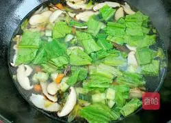 Illustration of how to make hibiscus fresh vegetable soup 6