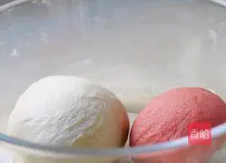 Illustration of how to make plum blossom steamed dumplings 3