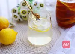 Illustration of how to make homemade lemon honey water 12