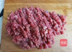 Illustration of how to make tomato beef pasta 2