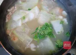 Shrimp Illustration of how to make lean meat and winter melon soup 10