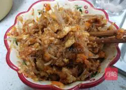 Illustration of how to make carrot, shrimp, meat and vermicelli buns 7