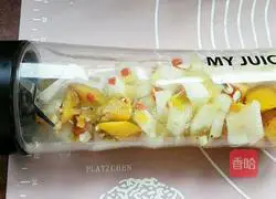 Illustration of freshly squeezed fruit drink 2