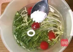 Illustration of how to make fat-reduced vegetable and fruit salad 2