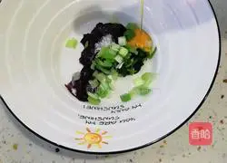 Illustration of how to make seaweed and egg drop soup 5