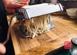 Illustration of how to make tomato sauce and egg handmade noodles 3