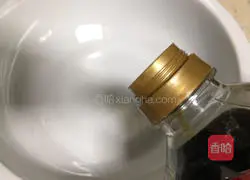 Illustration of how to make Sichuan style double pepper spicy soaked chicken feet 6