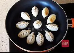 Water Illustration of how to make fried buns 4