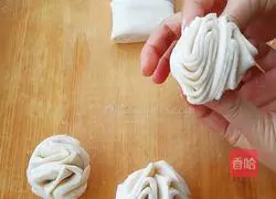 Illustration of how to make bean dregs rolls 7