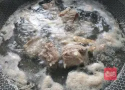 Lotus root, carrot and pork ribs soup recipe 3