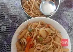 Illustration of how to cook noodles in iron pot 14