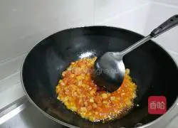 Illustration of how to make spicy egg noodles 4