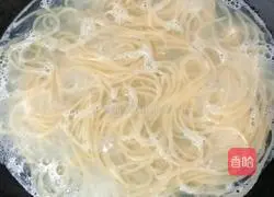 Illustration of how to make fried pasta with sausage and eggs 6