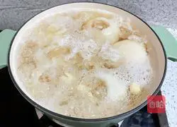 Illustration of how to make roasted pears with rock sugar 7