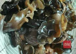 Illustration of how to make shrimp and mushroom soup 4