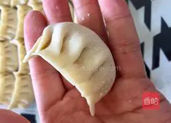 Illustration of how to make cabbage, pork and shrimp dumplings 14