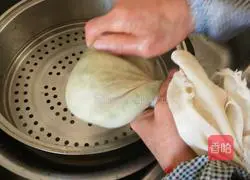 Illustration of how to make vegetarian four fresh dumplings 4