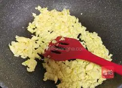 Illustration of how to make leek and egg pot stickers 5