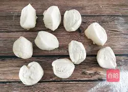 Illustration of how to make flowering steamed buns 12