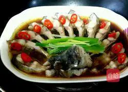 Illustrations of how to make peacock fish open its tail 10