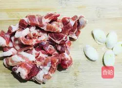 Illustration of how to make braised beans and noodles 1